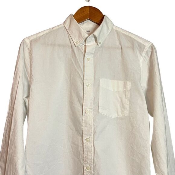 NWT! Gap untucked optic white button down shirt - Picture 2 of 9